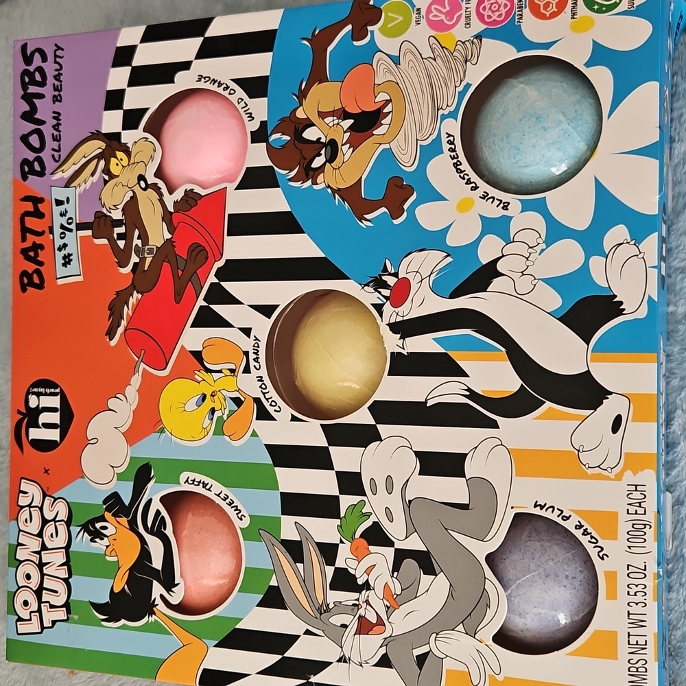 Looney tunes bath bomb, set Nwt